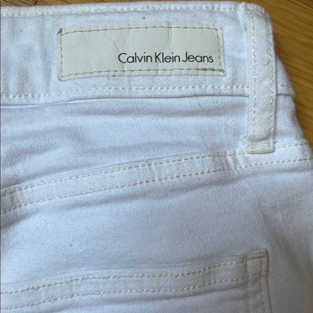 Calvin Klein White Jean City Shorts - Picture 10 of 11